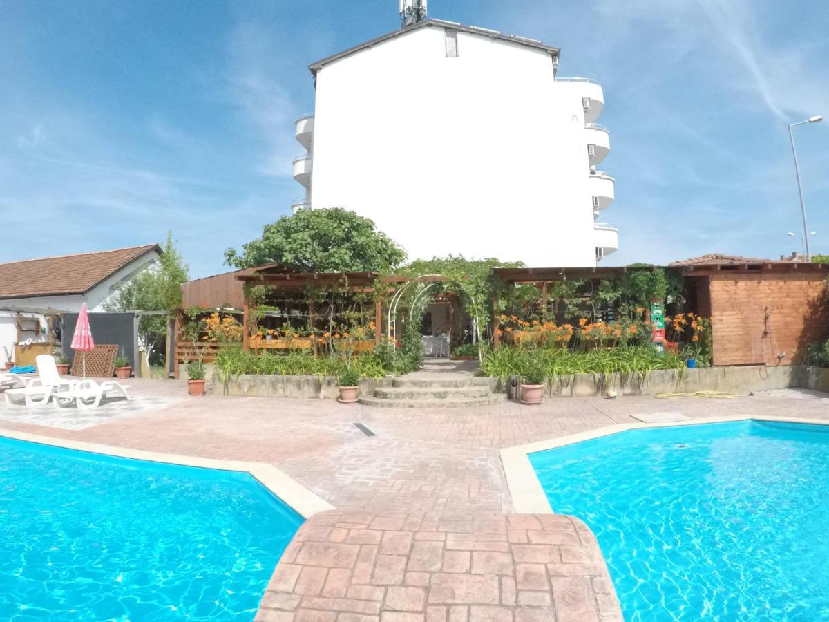 Alba Family Club Hotel Primorsko Ngoại thất bức ảnh