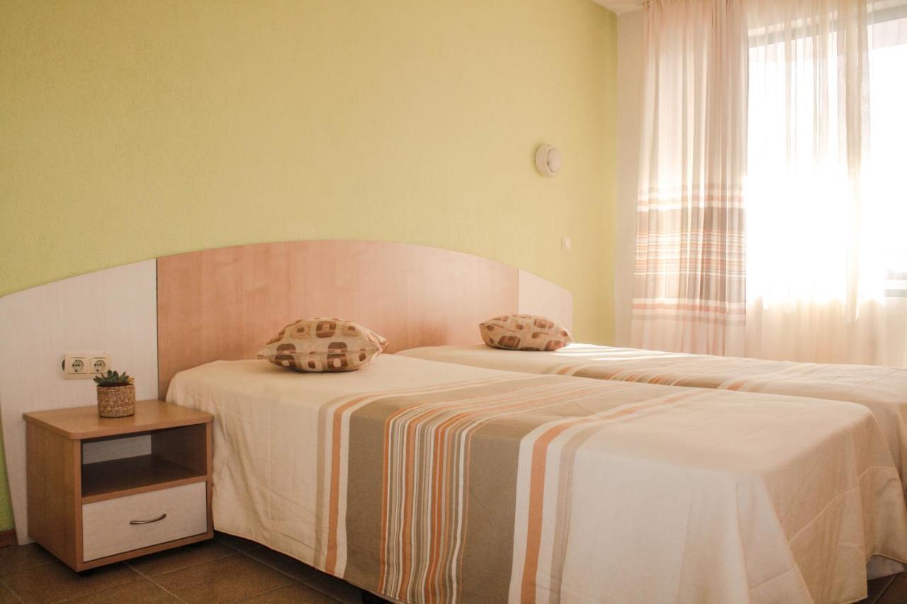 Alba Family Club Hotel Primorsko Ngoại thất bức ảnh