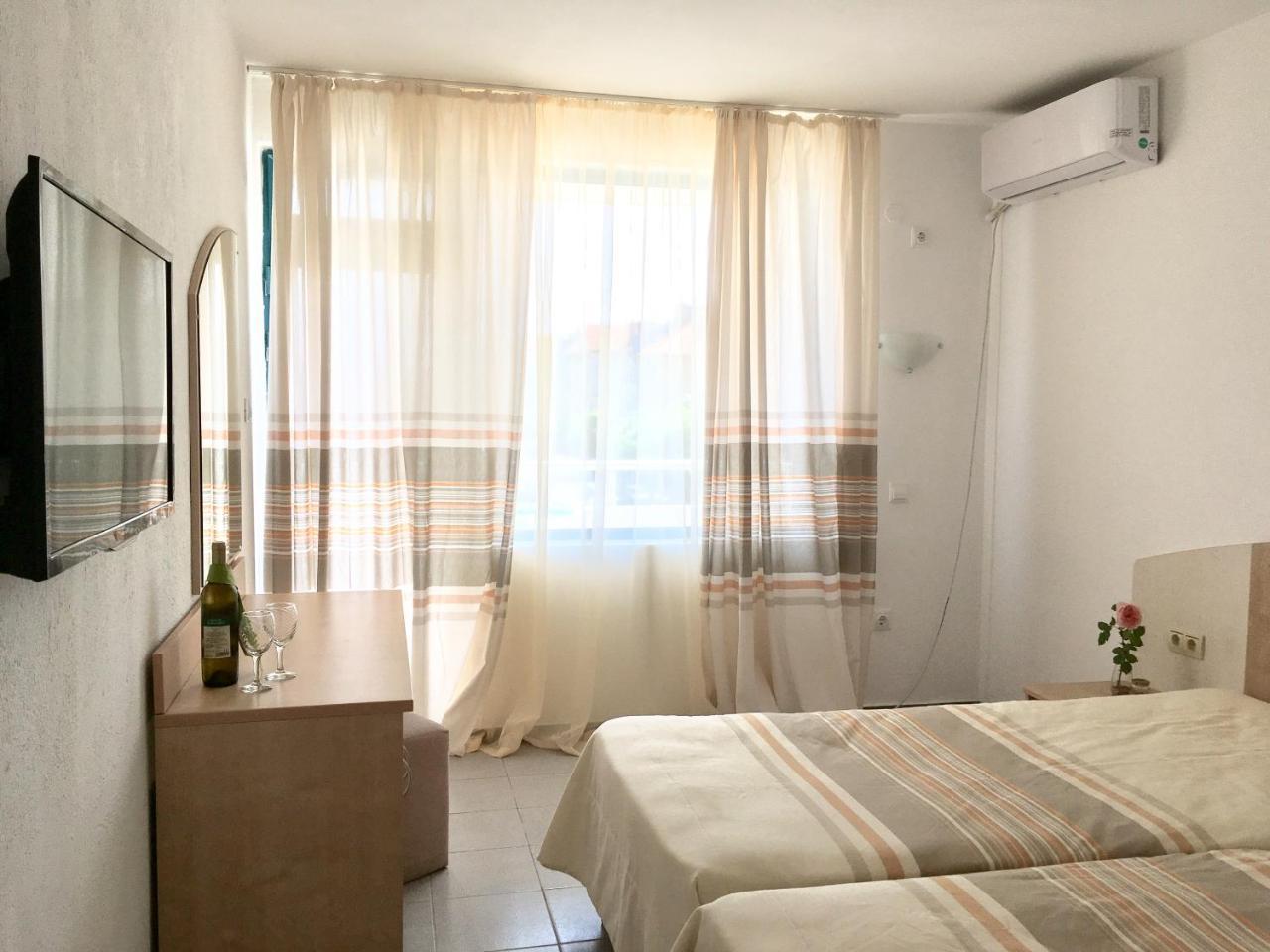 Alba Family Club Hotel Primorsko Ngoại thất bức ảnh