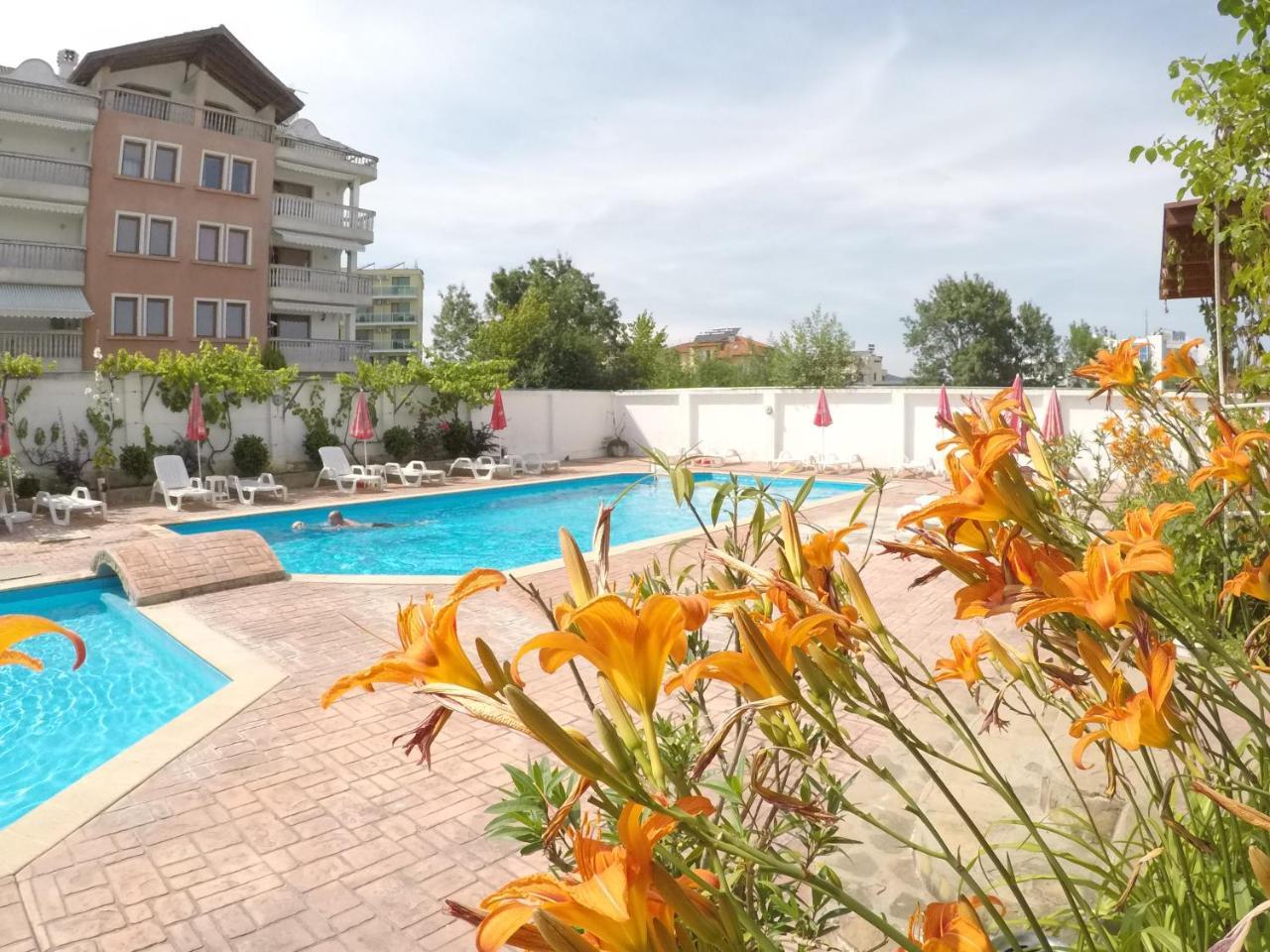 Alba Family Club Hotel Primorsko Ngoại thất bức ảnh