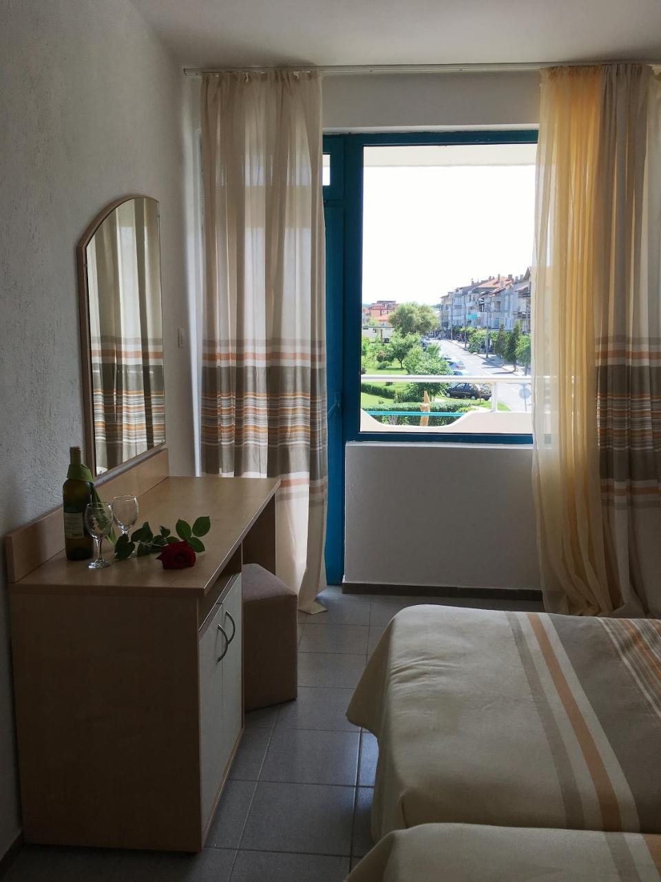 Alba Family Club Hotel Primorsko Ngoại thất bức ảnh