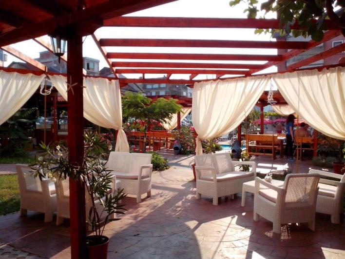 Alba Family Club Hotel Primorsko Ngoại thất bức ảnh